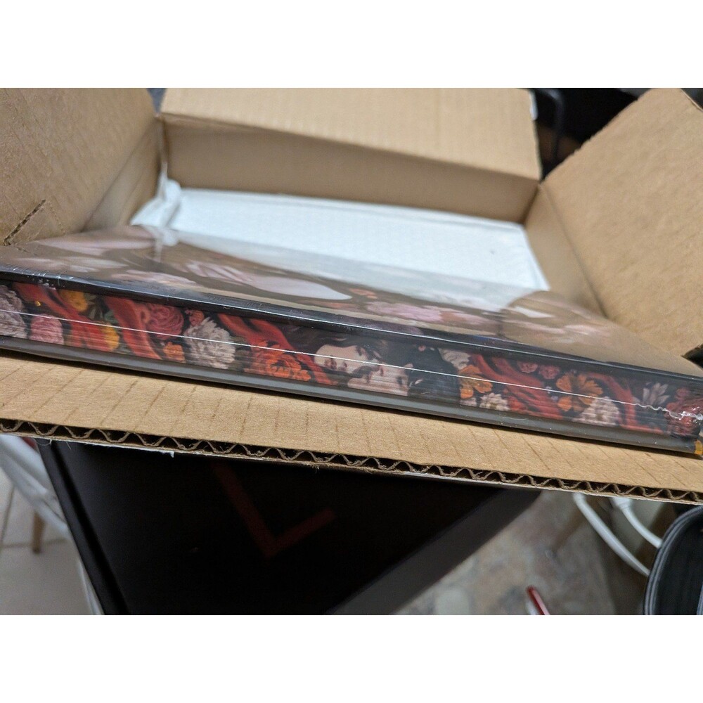 The Female Invi Wright Bookish box - Picture 4 of 6